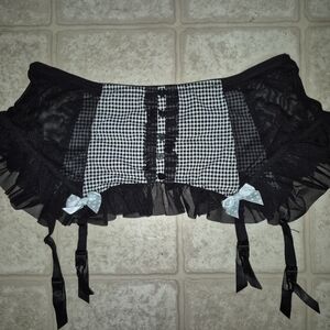 LA SENZA GARTER BELT LOT